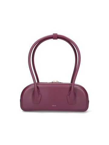 الحقائب.. حمراء