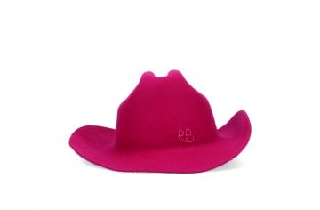 قبعات رُسلان باجينسكي وردية اللون